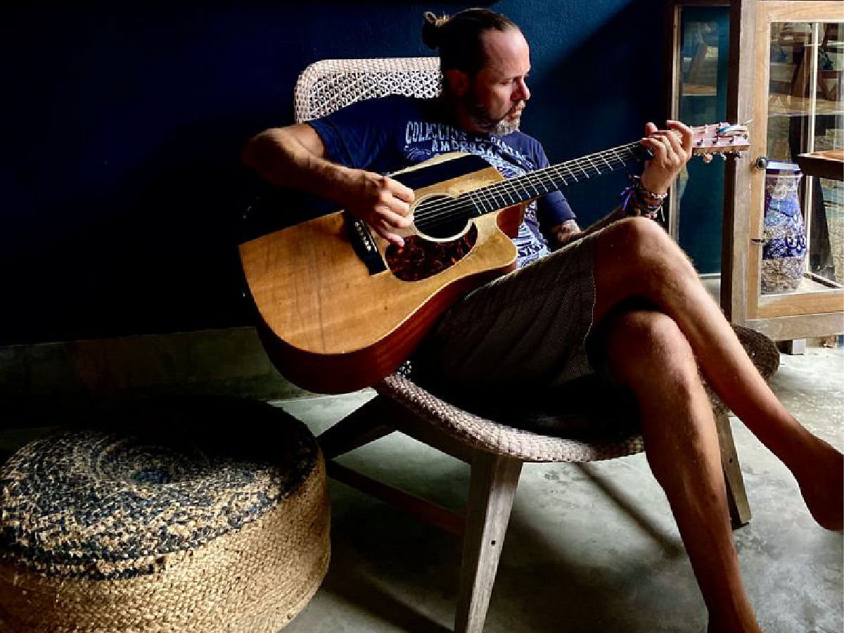 Sunday Brunch Music - John Curry Performing Live at The Grove